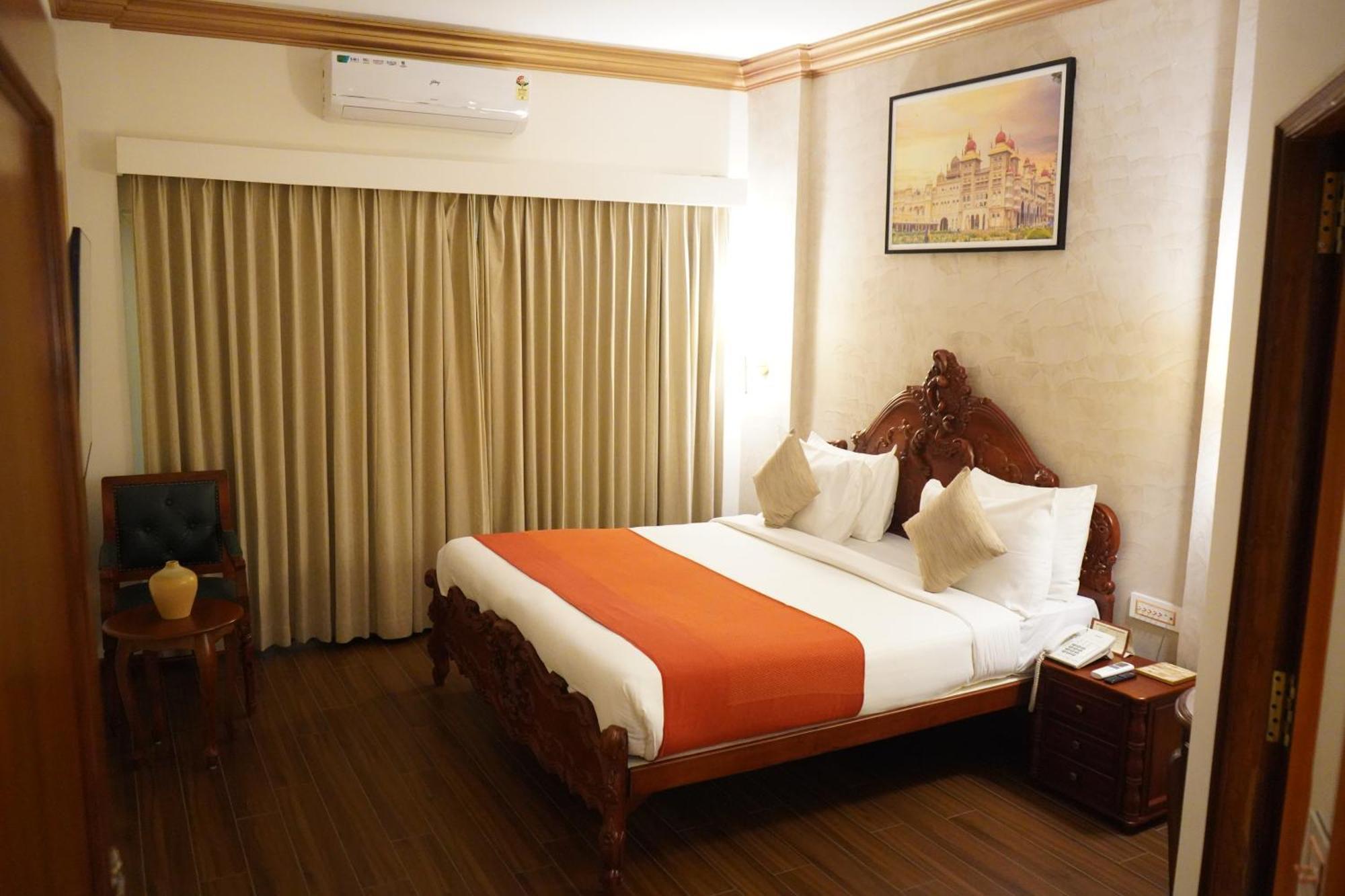 Nalapad'S Hotel Bangalore International Buitenkant foto