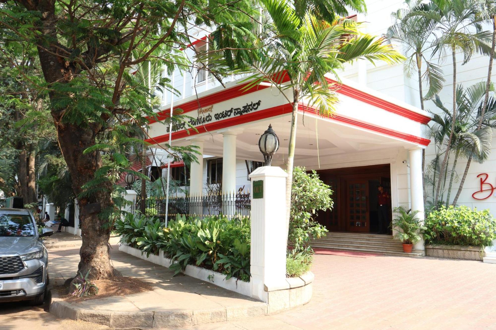 Nalapad'S Hotel Bangalore International Buitenkant foto