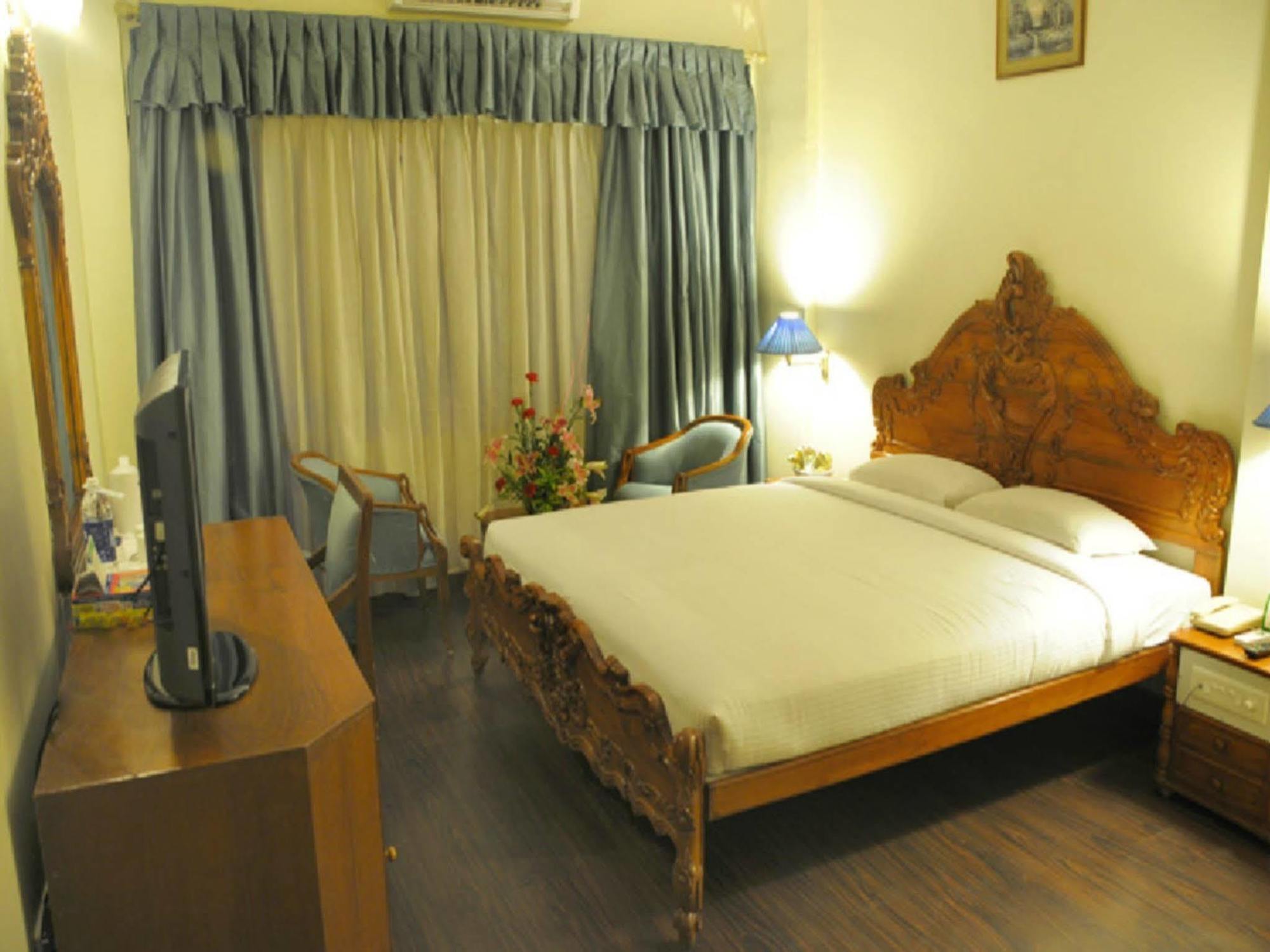 Nalapad'S Hotel Bangalore International Buitenkant foto